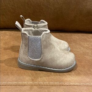 H&M Tan Chelsea Boots with Elastic Panels